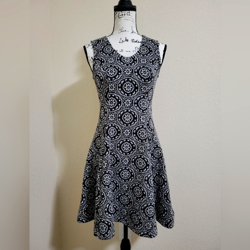 CATO Sleeveless, V-Neck Gray, Black & White Boho Circles, Midi Dress•Vintage•XS